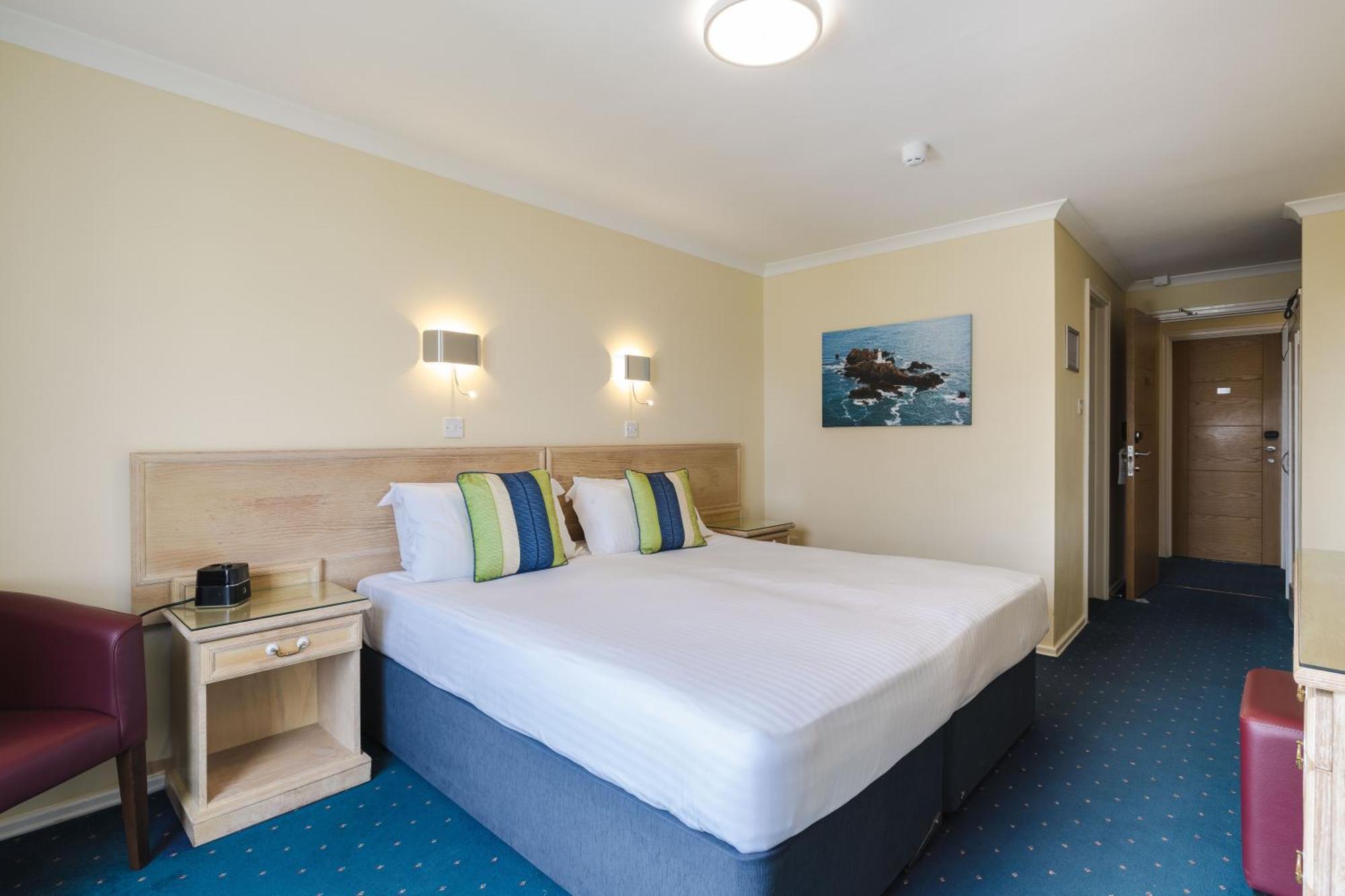 Beausite Hotel Grouville Экстерьер фото